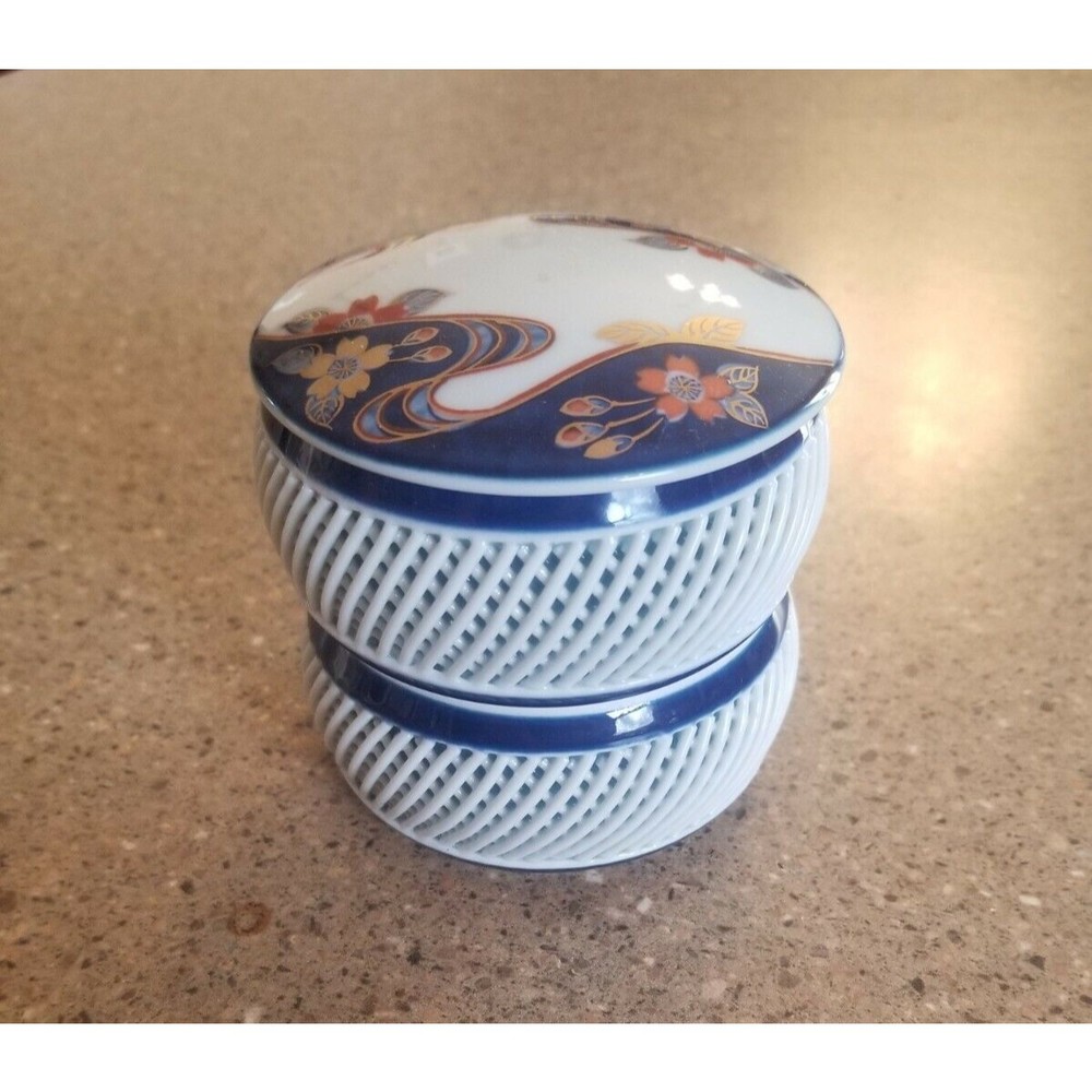 Japanese Stacking Covered Bowls Lattice Gold Accents 3 Piece Set White
